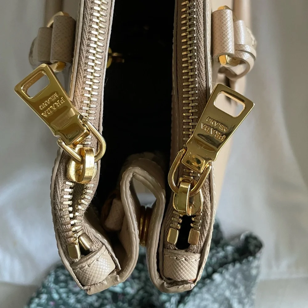 PRADA - Saffiano Large Galleria Double Zip Tote in Beige - Picture 4 of 16
